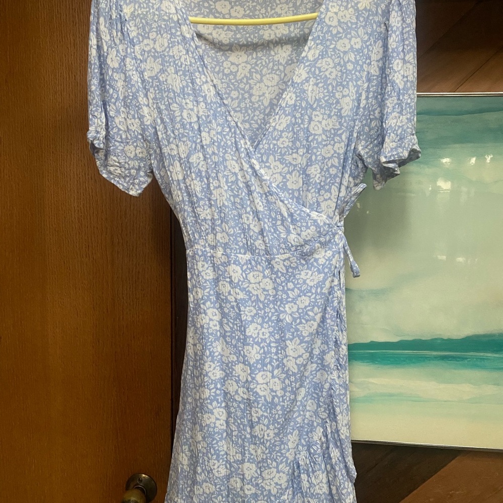Billabong blue and white floral mini wrap dress